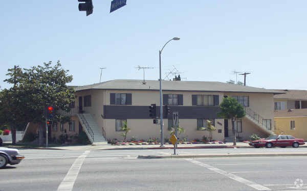 Building Photo - 10878 Venice Blvd