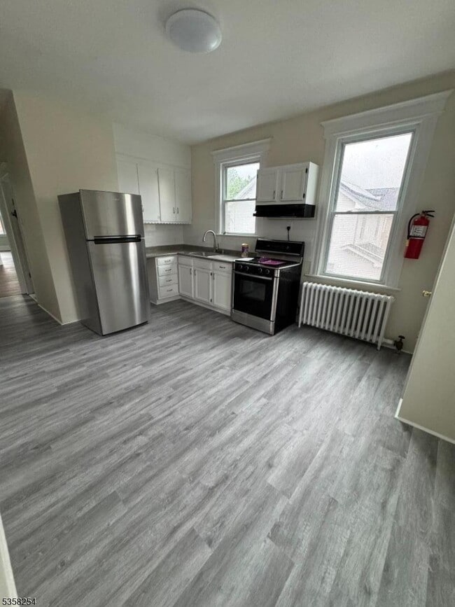 Building Photo - 54 42nd St