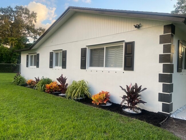 Building Photo - 3712 Lowson Blvd