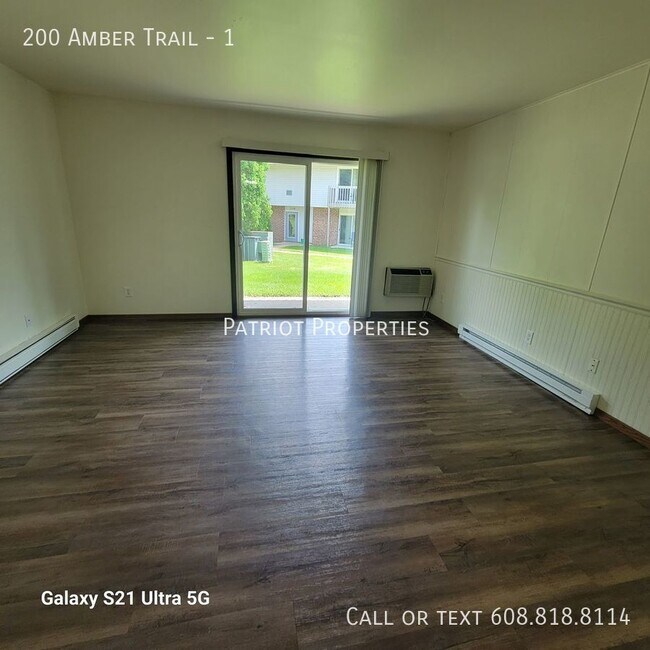Building Photo - 2 bed/1 bath apartment in Sun Prairie, WI!