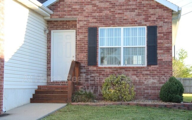 Foto del edificio - 305 Excalibur Ct