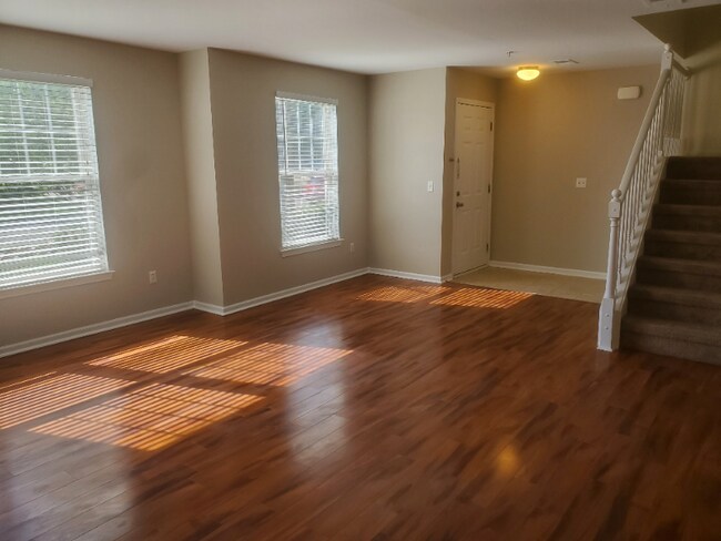 Building Photo - 10121 Sunrise Dr