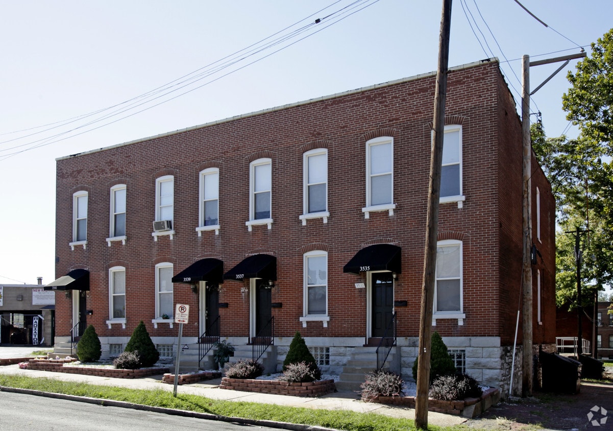 Building Photo - 3541-3545 Salena St