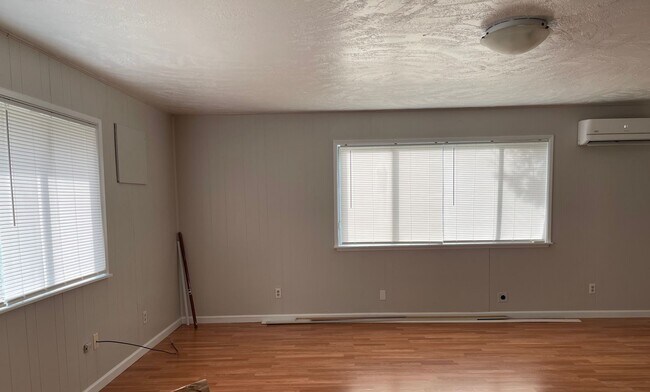 Building Photo - Quaint 1 Bedroom, 1 Bath Home in Grants Pass