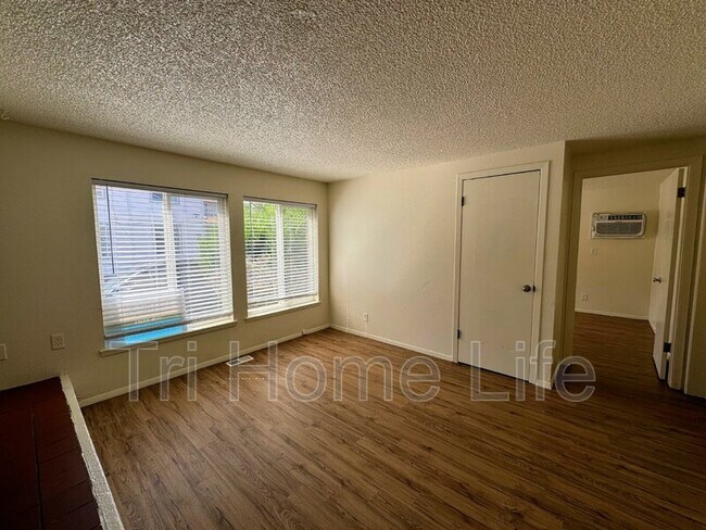 Foto del edificio - 1161 N Rosemary St
