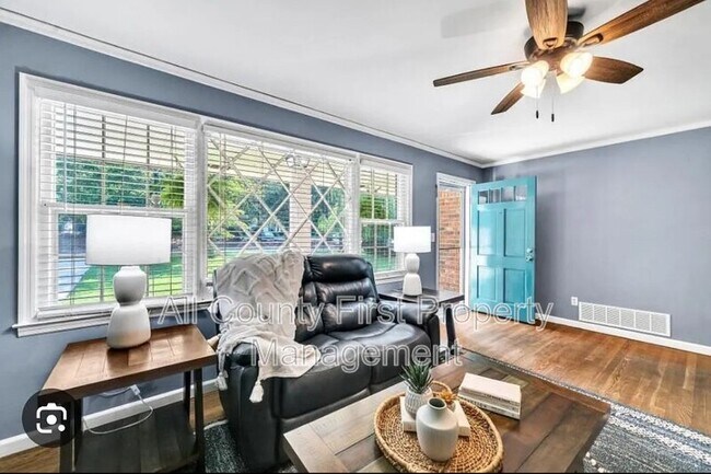 Foto del edificio - 4106 N Shallowford Rd