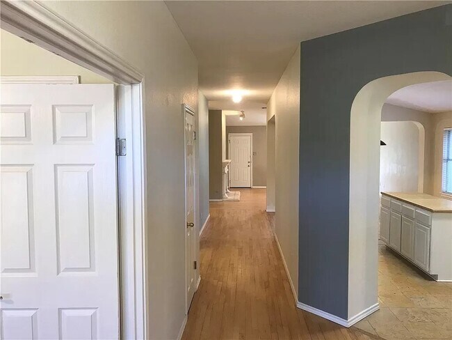 Building Photo - 1204 Machado Rd