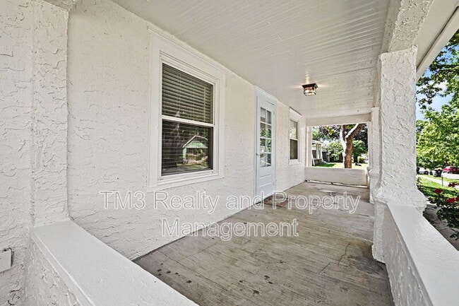 Building Photo - 6015 Cherry St