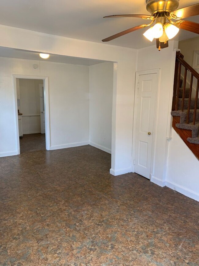 Building Photo - 1302 Overlook St