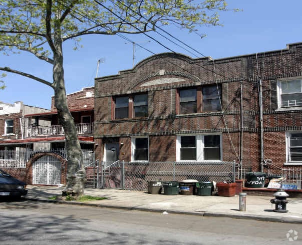 Primary Photo - 593 Wyona St