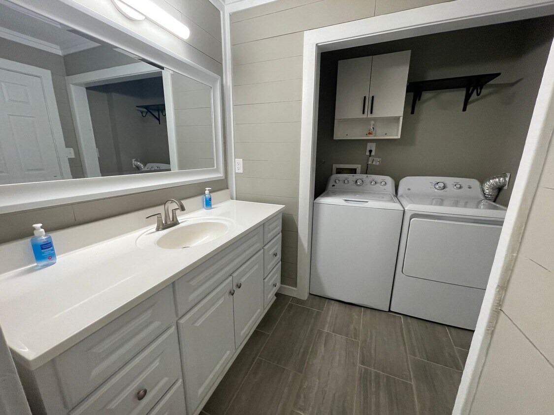 Foto principal - Condominium for rent near Downtown Birming...