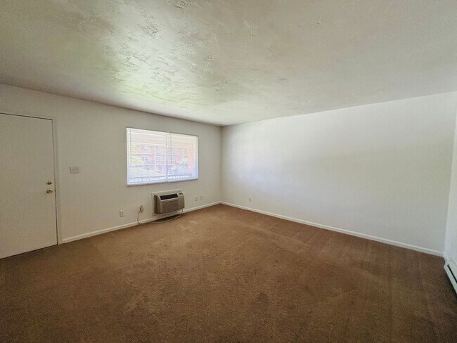 Foto del edificio - 2 Bedroom, 1 Bath Apartment