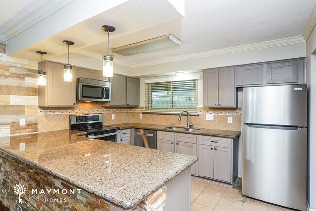 Foto del edificio - Inviting 4-Bedroom Home
