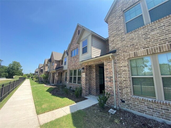 Building Photo - 1945 McClane Dr