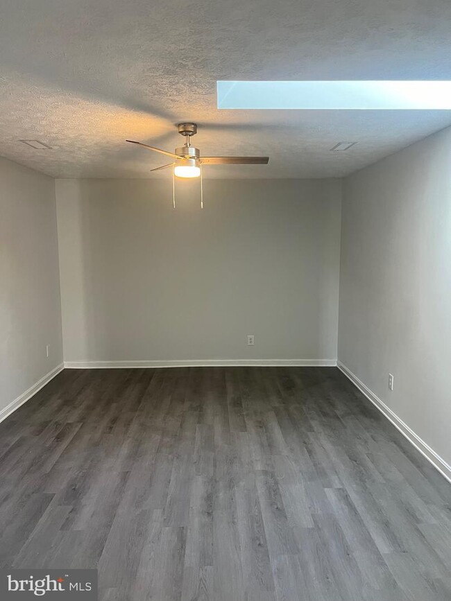 Foto del edificio - 25580 Three Notch Rd