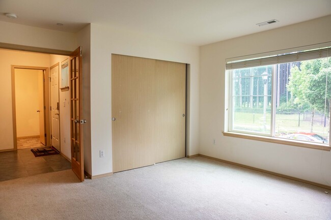 Building Photo - 1255 Burnside Pl