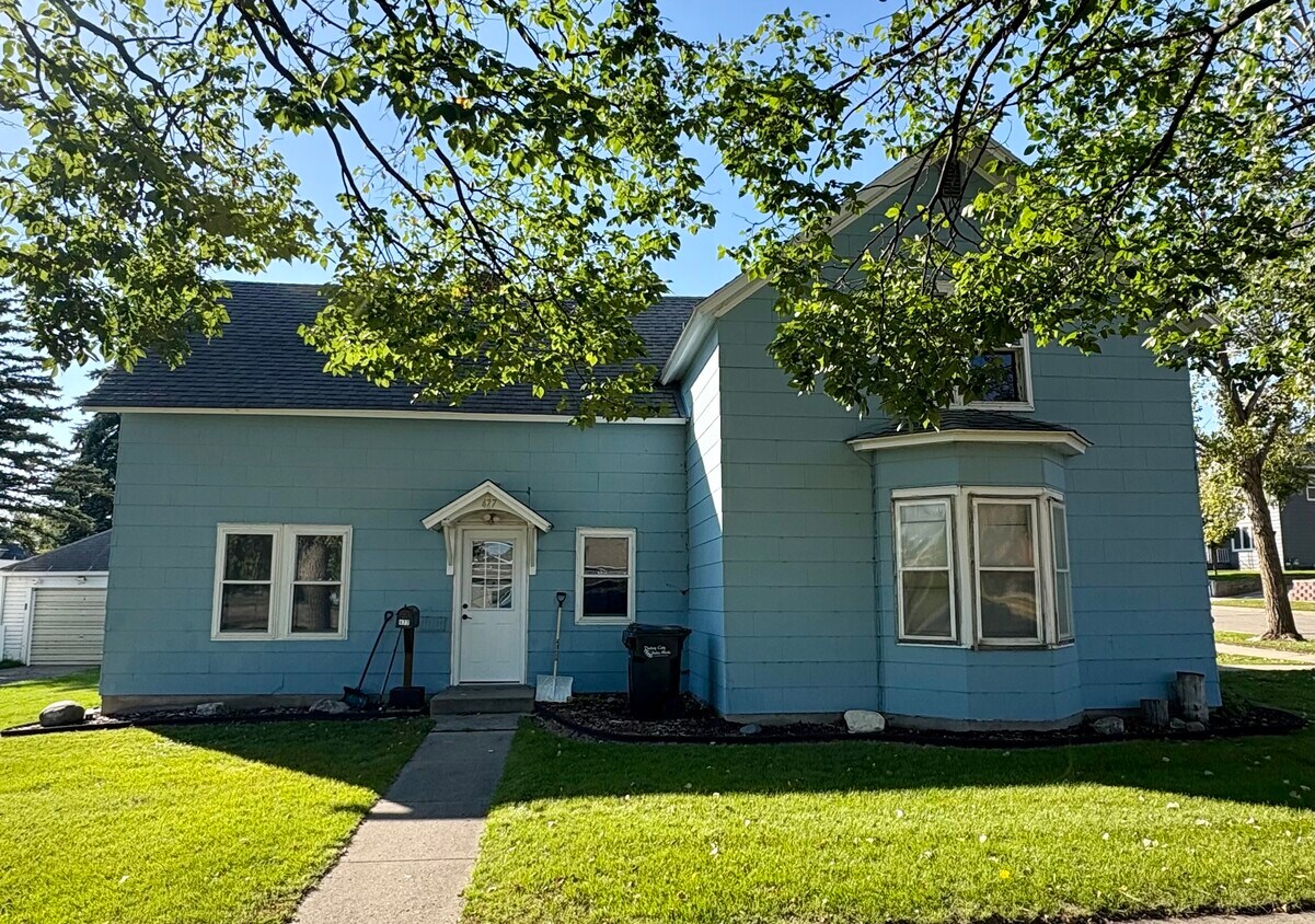 Foto principal - 477 3rd Ave NE