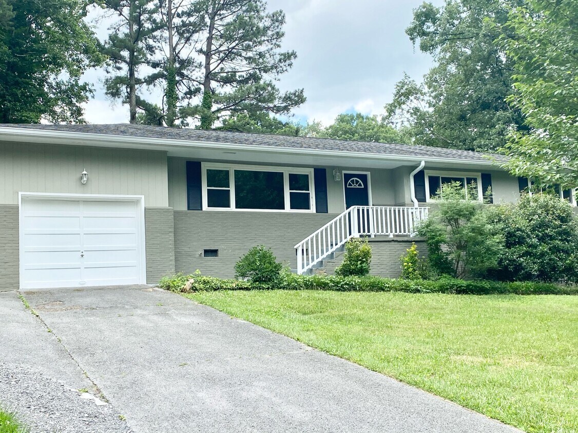 315 Oakmont Ln, Signal Mountain, TN 37377 House Rental in Signal