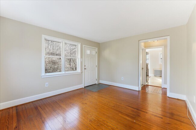 Foto del edificio - 825 Creek Rd
