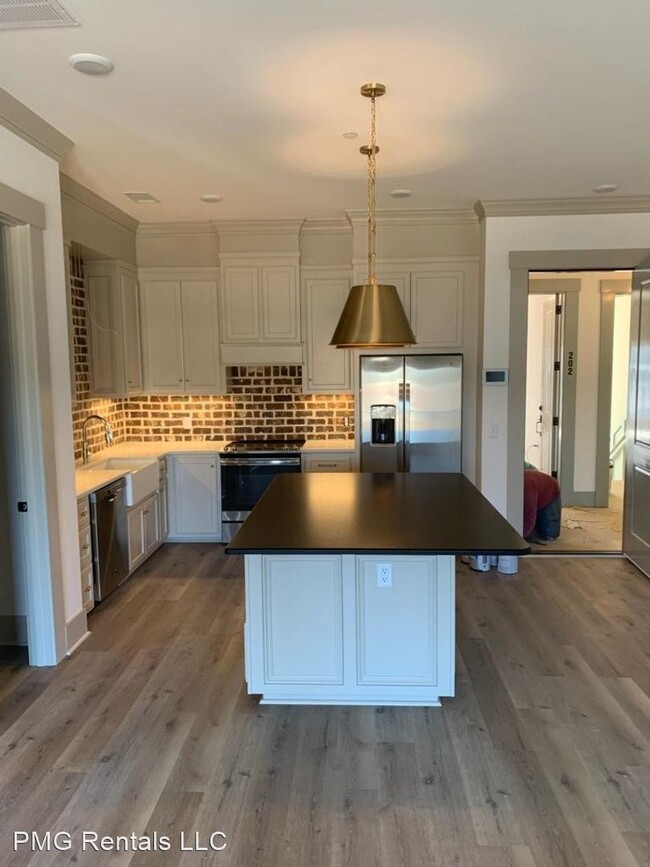Foto del edificio - 1 br, 1 bath House - 79 South College Street