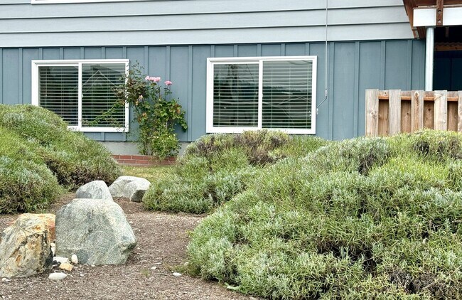 Foto del edificio - Downtown Poulsbo - 2 bedrooms 2 baths avai...