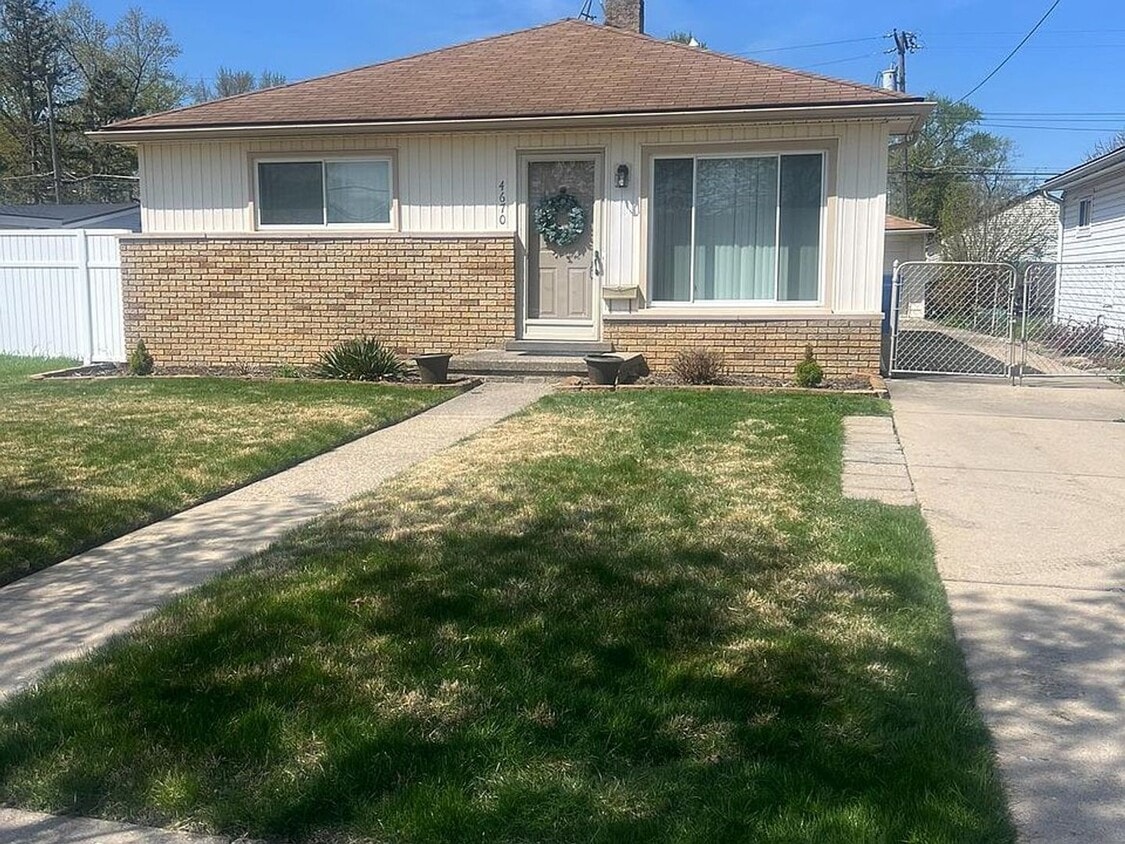 Primary Photo - 4670 Polk St