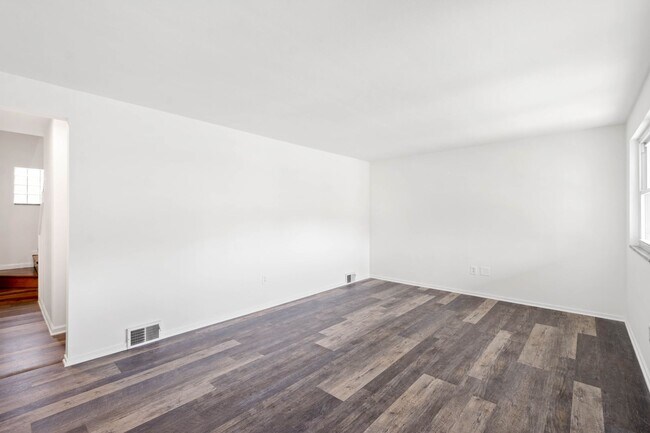 Foto del edificio - AVAILABLE AUGUST 1ST! DON'T MISS THIS BEAUTIFUL 3 BEDROOM IN WEST MIFFLIN!