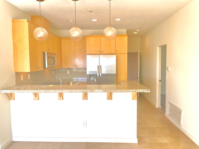 Kitchen w/ Breakfast Bar - 2201 Highland Ave