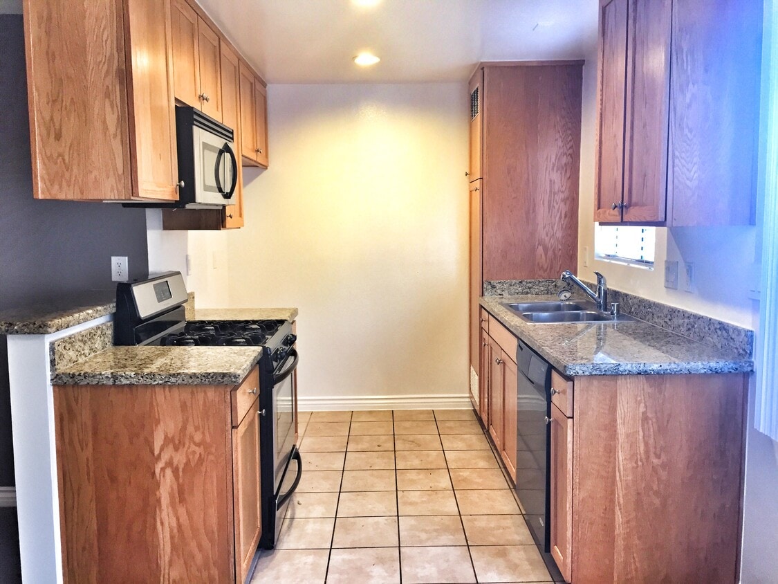 Primary Photo - 8735 Variel Ave