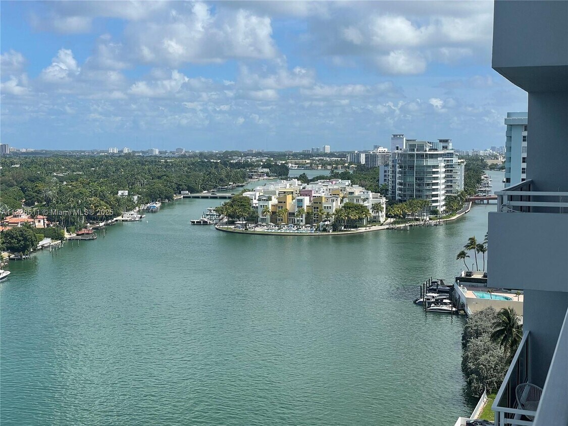 Foto principal - 5700 Collins Ave