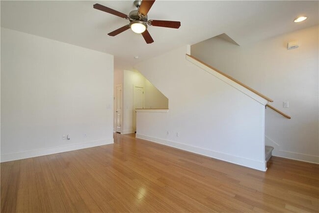 Building Photo - 13420 Lyndhurst St