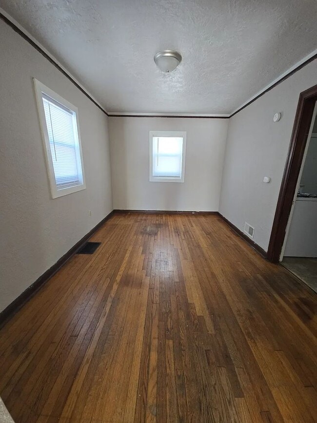 Building Photo - 620-622 Paris Ct