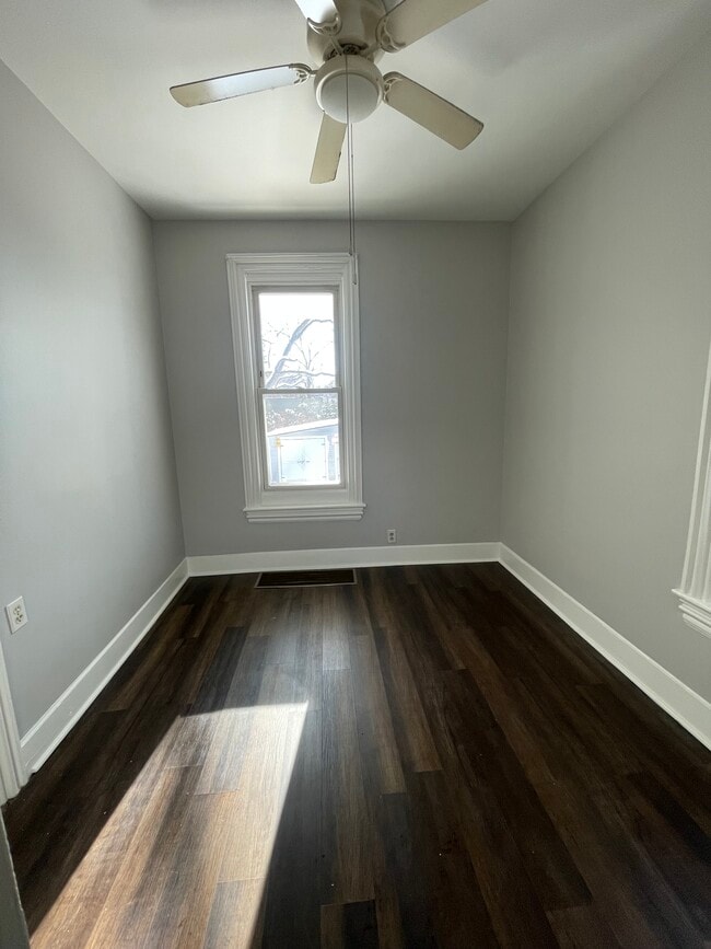 Building Photo - 134 E Maple St