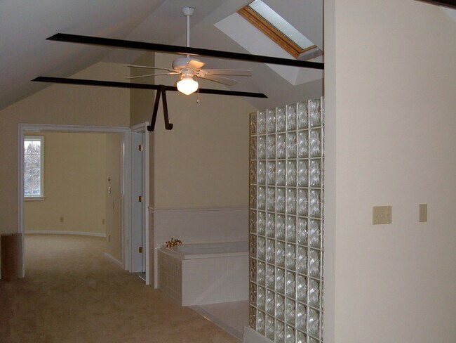 Building Photo - 369 Etna Rd