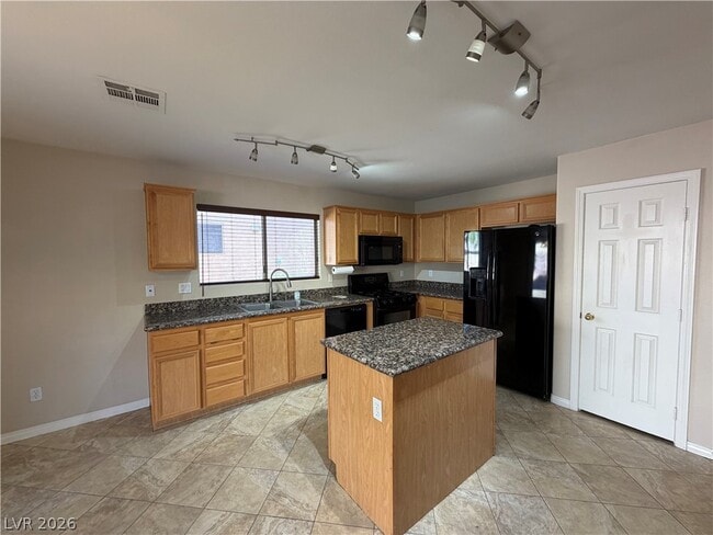 Building Photo - 7613 Roop St