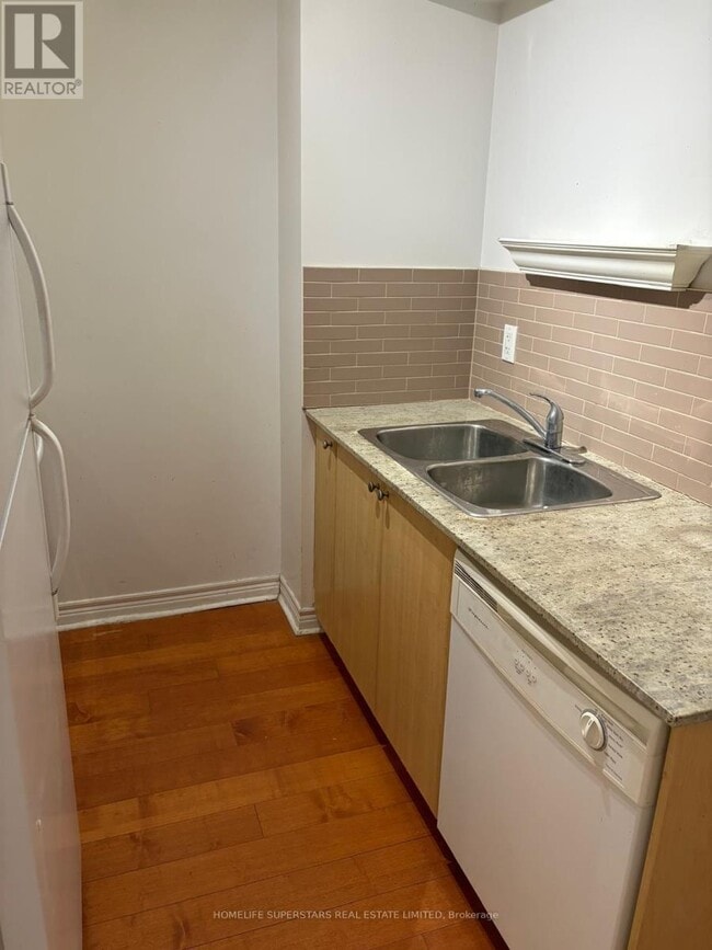 Building Photo - 763 Bay St.