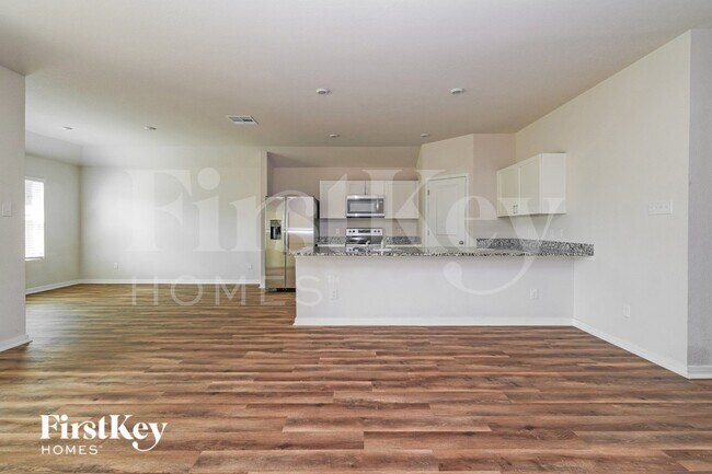 Building Photo - 17644 Cedar Crst Dr