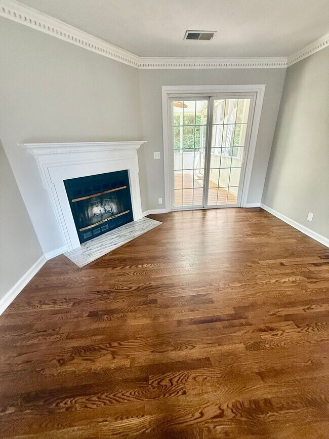 Foto del edificio - 3 Bedroom 2.5 Bath House + Garage + Fenced...