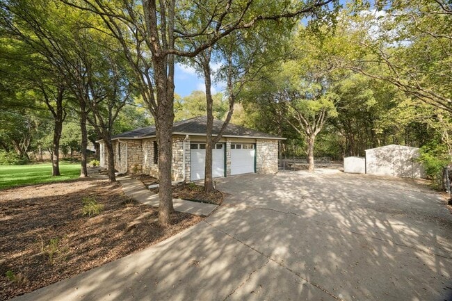 Building Photo - 10319 Old Manchaca Rd