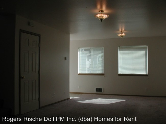Building Photo - 1375 NW Falls Creek Loop