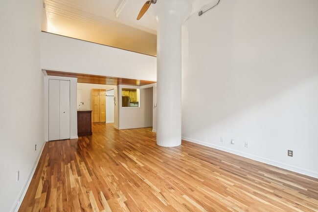 Building Photo - 205 10th St
