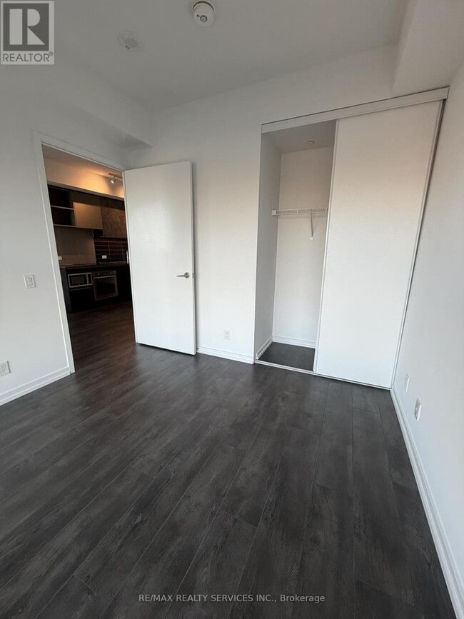 Photo du bâtiment - 1000 Portage Pkwy