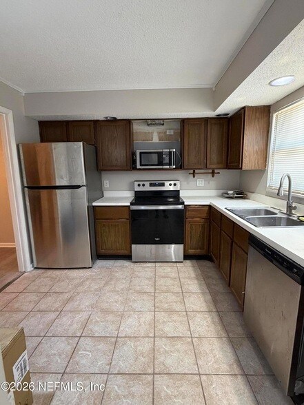 Foto del edificio - 396 Regency Wood Dr