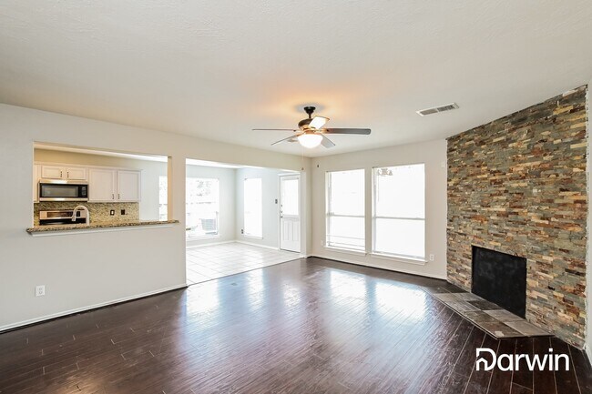 Foto del edificio - 19111 Hayden Wood Dr