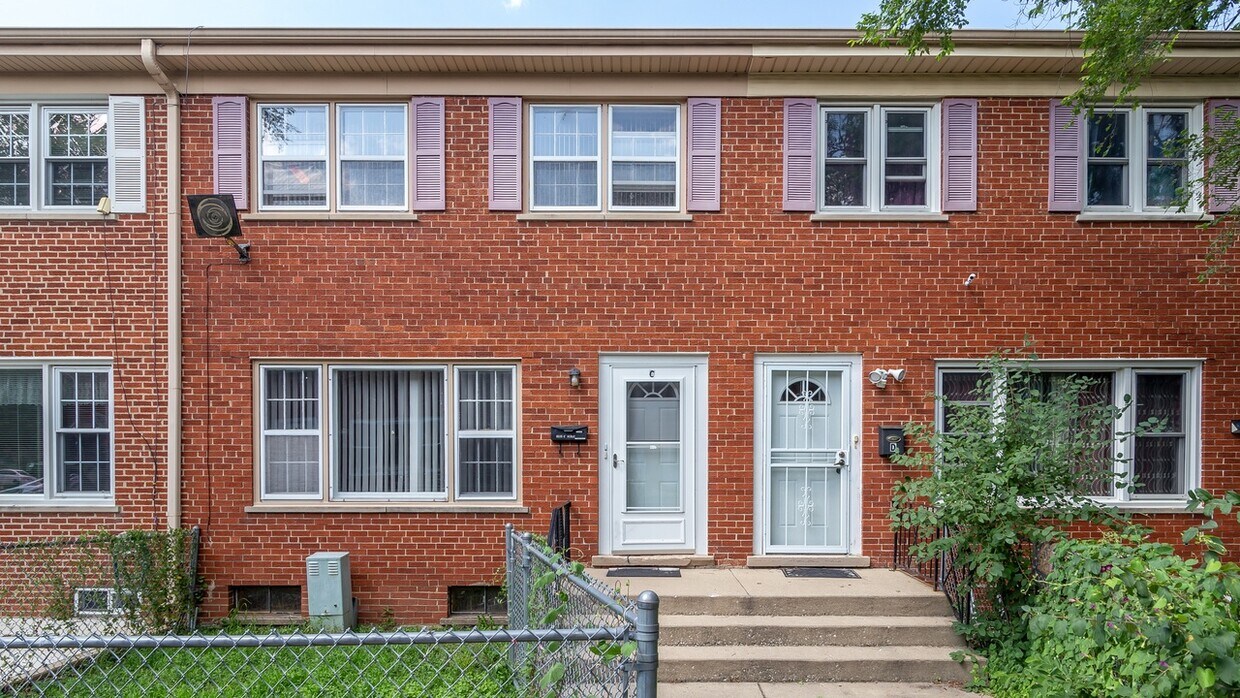 9515 Sumac Rd, Des Plaines, IL 60016 Townhome Rentals in Des Plaines