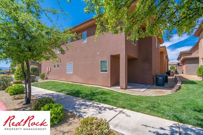 Foto del edificio - DOG-FRIENDLY 4 Bedroom Townhome with INTER...