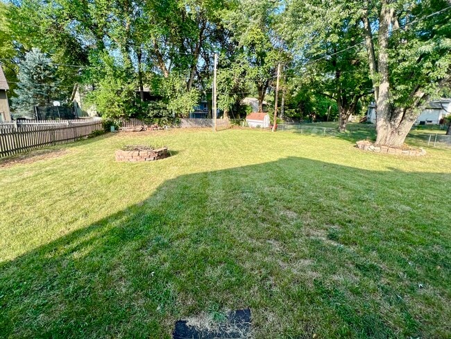 Huge fenced backyard - 1948 E Osage Cir