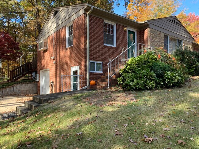 Quiet neighborhood near NCSU - 1314 Chaney Rd