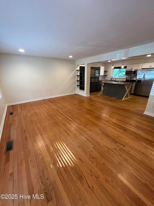 Foto del edificio - 505 W Maine Ave