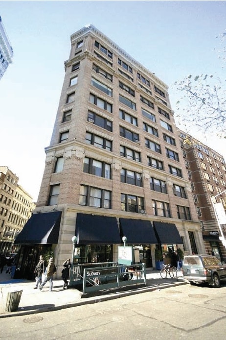 Building Photo - 139 Chambers St